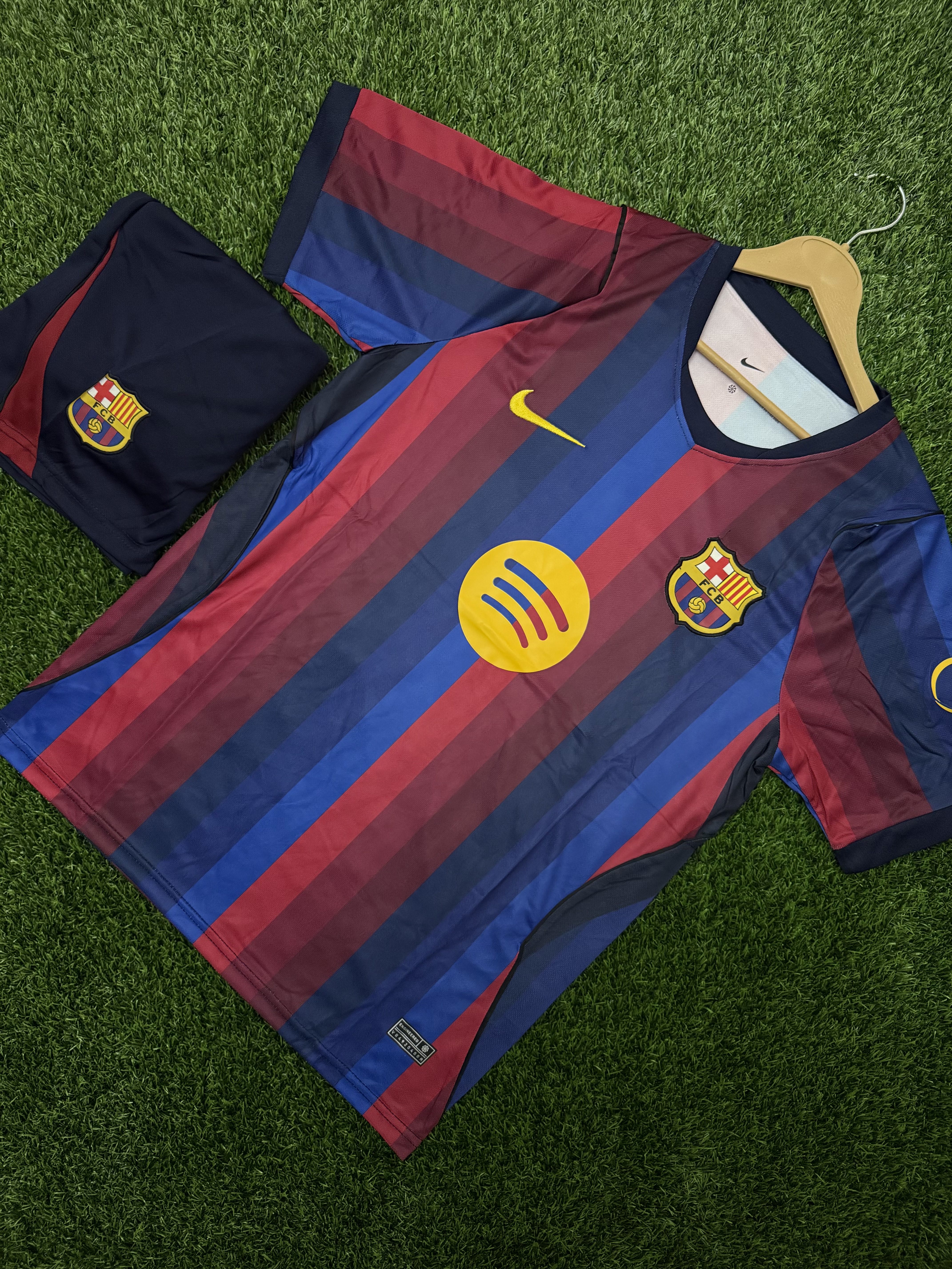 کیت و شورت اول بارسلونا فصل 2027 کیفیت اورجینال تایلندی